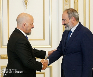 Премьер-министр провел прощальную встречу с послом Аргентины в Армении