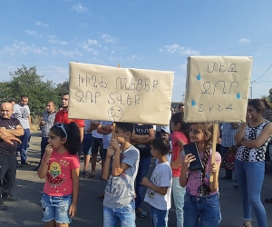 Artchis Residents Again Block Highway to Protest Lack of Water