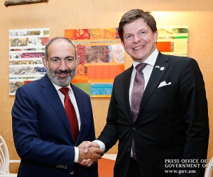 Pashinyan Meets with Swedish Parliament Delegation