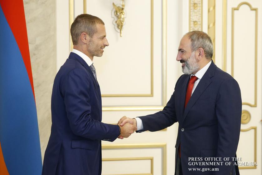 Премьер-министр Никол Пашинян принял президента УЕФА Александра Чеферина