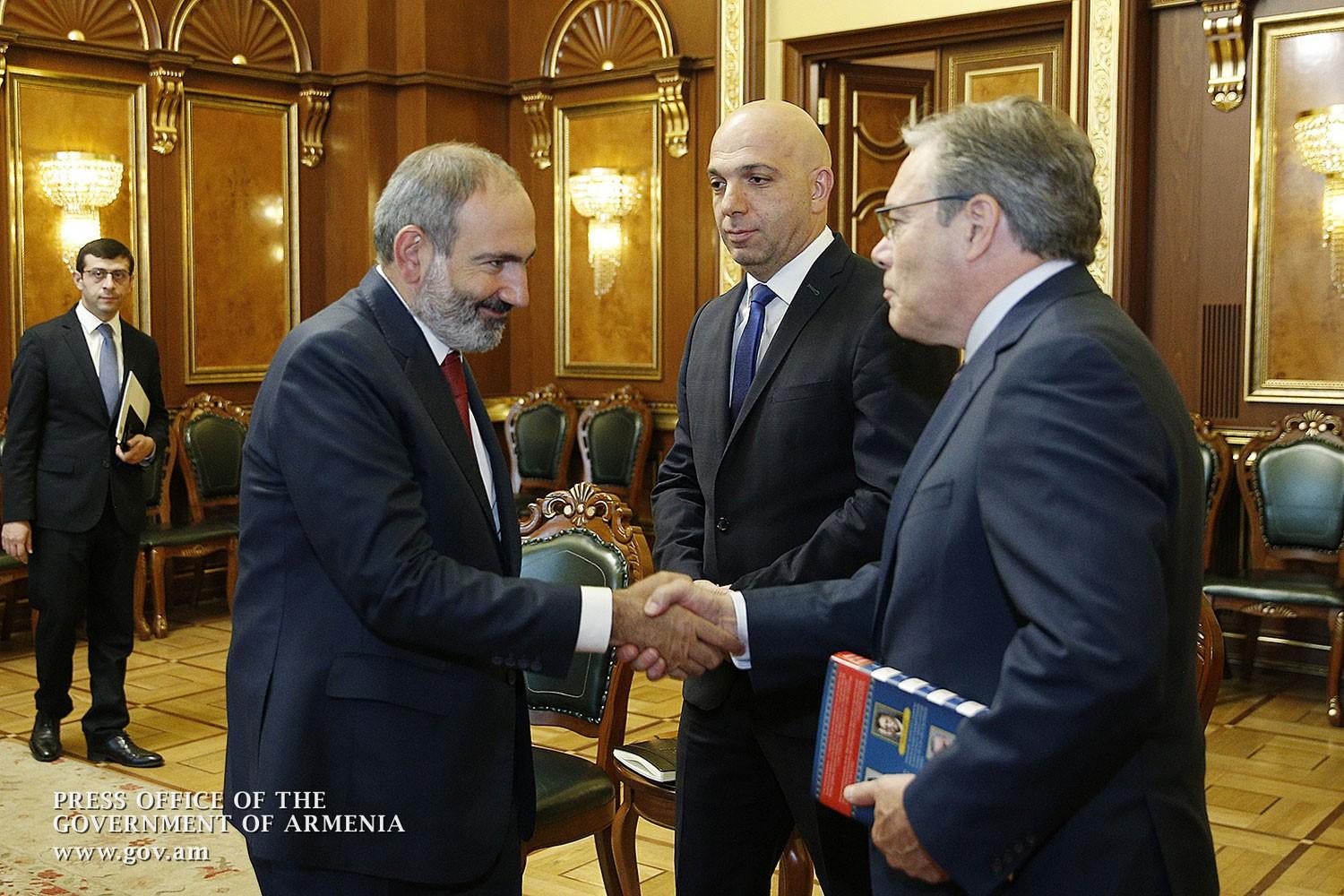 Премьер-министр принял временного президента и генерального директора компании “Lydian International” Эдварда Селлерса