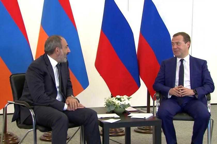 Pashinyan Sends Birthday Greetings to Medvedev