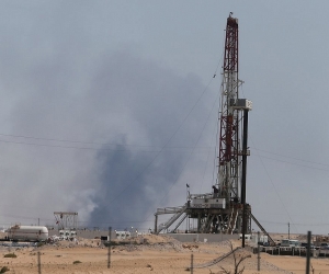 Добыча нефти в Саудовской Аравии упала вдвое после атаки дронов