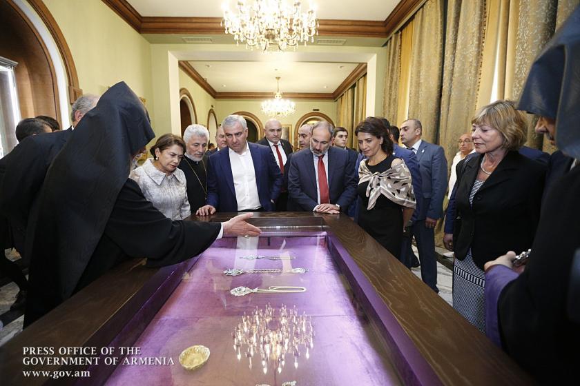 Никол Пашинян и Анна Акопян присутствовали на торжественной церемонии открытия резиденции Католикоса Всех Армян