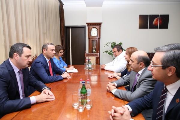ԱԽ քարտուղարը հանդիպել է ԱԺ խմբակցությունների ղեկավարներին