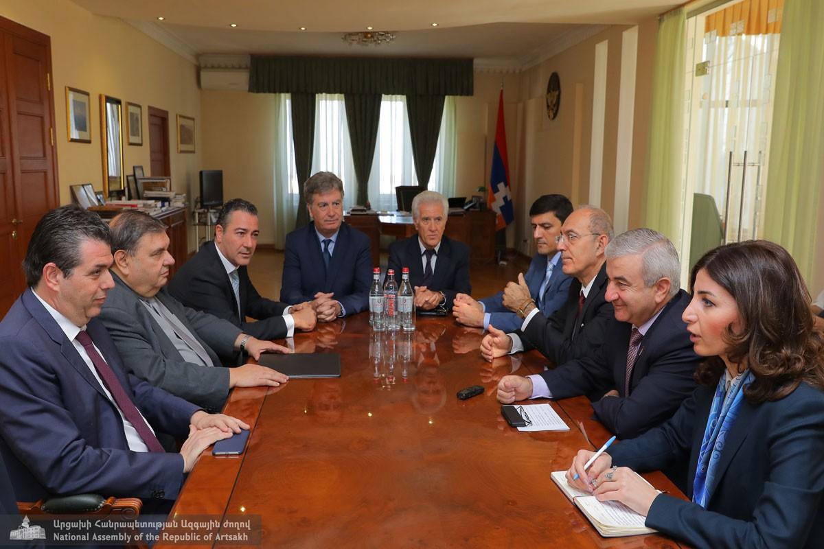Արցախի խորհրդարանում ընդունել են Կիպրոսի Սթրովոլոս քաղաքի պատվիրակությանը