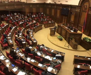 Парламент обсуждает проект обращения в КС по вопросу прекращения полномочий Грайра Товмасяна