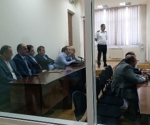 Роберт Кочарян не явился в суд. Заседание отложено
