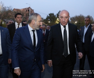 Премьер-министр присутствовал на панихиде по погибшему при исполнении служебных обязанностей сотруднику полиции Тиграну Аракеляну