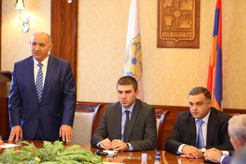 ԱՀ պետական նախարար Գրիգորի Մարտիրոսյանը ներկայացրել է Ստեփանակերտի նորընտիր քաղաքապետին
