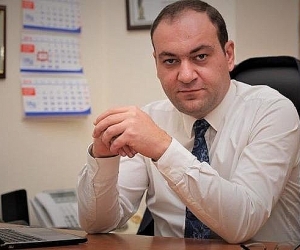 Պաշտոնեական կեղծիք կատարելու կասկածանքով ձերբակալվել է ՀՀ ԱԺ աշխատակազմի ղեկավարի նախկին տեղակալը