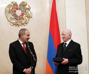 Премьер-министр наградил Никиту Симоняна орденом “За заслуги перед Отечеством” 1-й степени