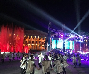 «Դբա լավը, ժողովու՛րդ ջան»․ Հայքի հրապարակում մեկնարկել է տոնական համերգը