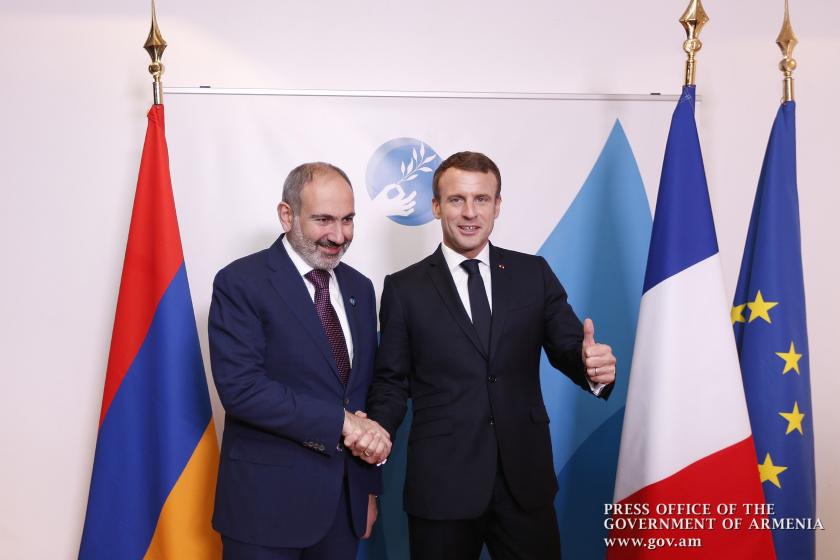 Никол Пашинян в рамках Парижского форума мира провел беседу с президентом Франции Эммануэлем Макроном