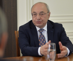 Vazgen Manukyan to Resign as Public Council President; Cites Government Policy Failures