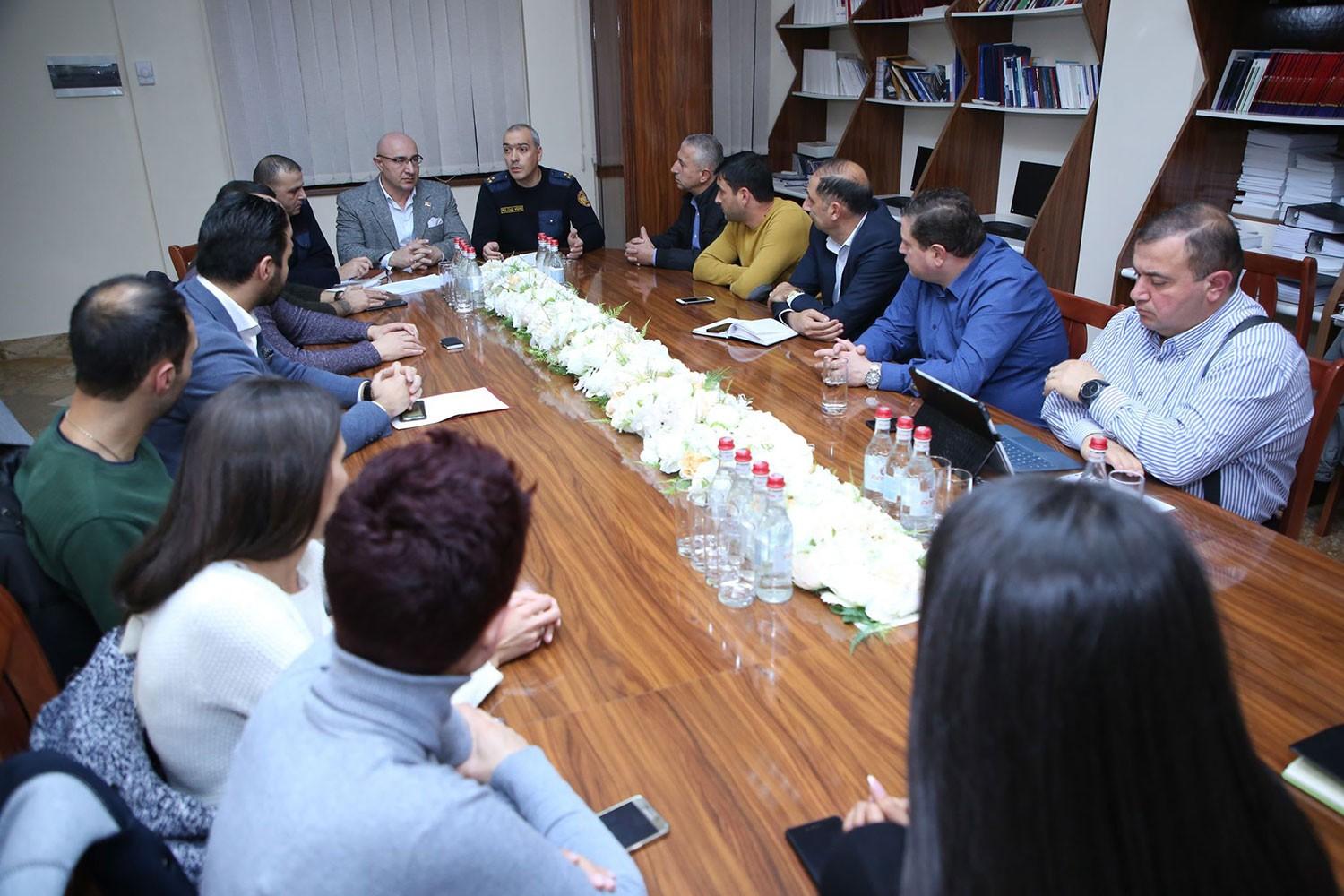 ՔԿ հատուկ հանձնարարությունների, կազմակերպական-վերլուծական և քրեագիտական գլխավոր վարչության պետը հանդիպել է մի շարք տնտեսվարողների