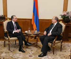 Նախագահ Արմեն Սարգսյանն աշխատանքային հանդիպում է ունեցել Զոհրաբ Մնացականյանի հետ