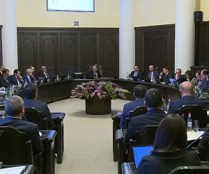 Араик Арутюнян раздал членам правительства билеты на спектакль в первый день нового года