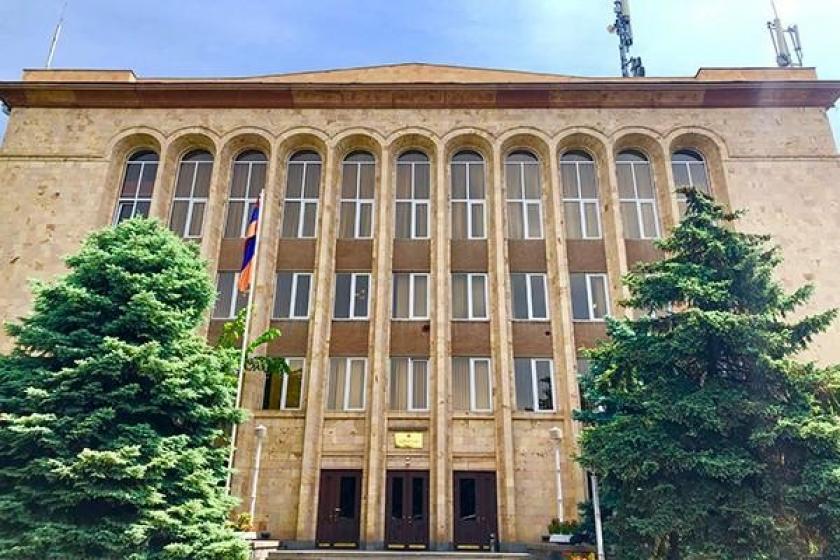 Նախագահականի պատասխանը՝ «ՍԴ մասին» սահմանադրական օրենքում լրացումներ կատարելու մասին օրենքի ստորագրման վերաբերյալ լրատվամիջոցների հարցերին