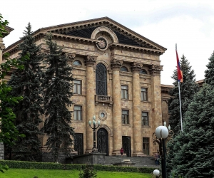 ԱԺ աշխատակազմի անձնակազմի կառավարման վարչության նախկին պետին մեղադրանք է առաջադրվել պաշտոնեական լիազորությունները չարաշահելու համար