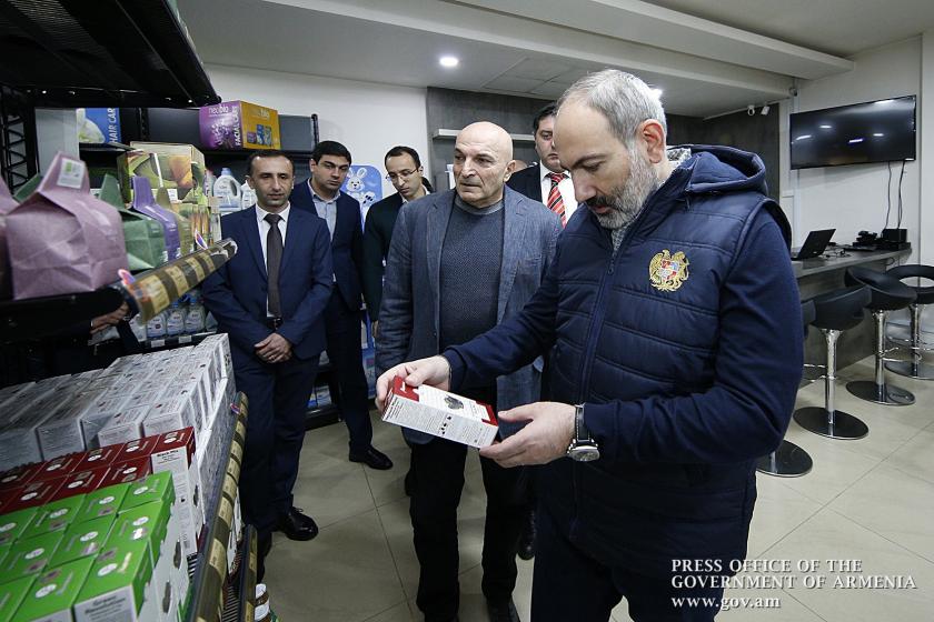 Премьер-министр ознакомился с деятельностью фонда CARD и подчеркнул важность распространения знаний о ведении современного сельского хозяйства