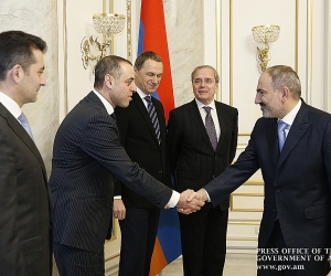 Pashinyan and Black Sea Trade and Development Bank President Discuss Private Sector Development