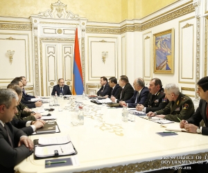 Премьер-министр провел совещание в связи со случаями гибели солдат в Вооруженных силах