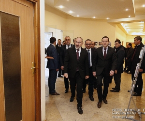 Премьер-министр ознакомился с деятельностью Центра поддержки инвестиций