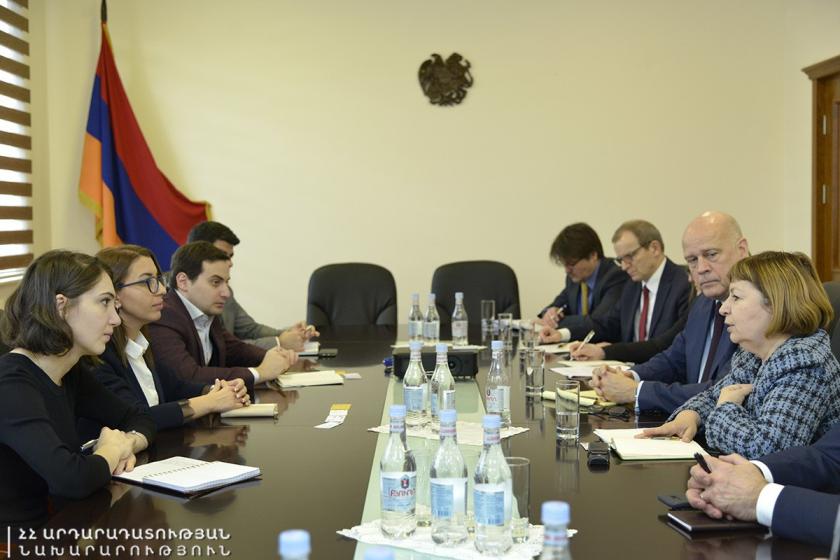 Արդարադատության փոխնախարարն ընդունել է Ժողովրդավարությունների համայնքի բարձրաստիճան պատվիրակությանը