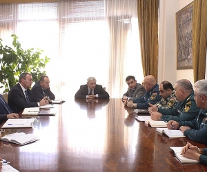 Armenian Minister of Emergency Situations Holds Coronavirus Staff Meeting
