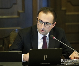 Կառավարության նիստը կրկին մեկնարկեց կորոնավիրուսի կանխարգելման մասին քննարկմամբ