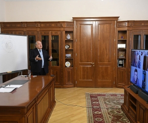 Ինչու՞ չեն կարող Հայաստանում ևս թոքերի պարզագույն արհեստական օդափոխիչներ ստեղծել. նախագահ Սարգսյանն ապագա ինժեներներից ու բժիշկներից ակնկալում է առաջարկ-լուծում