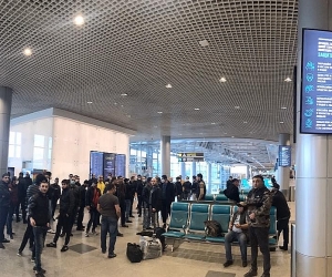 Уехавшие на заработки в Россию граждане Армении ждут в аэропорту возвращения на родину