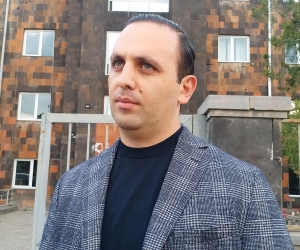«Քննչական մարմիններից, դատախազությունից մեկ քայլ առաջ ինչ-որ պաշտոնատար անձինք գիտեն՝ ի՞նչ է լինելու»,- ասում է Գուրգեն Խաչատրյանի պաշտպանը