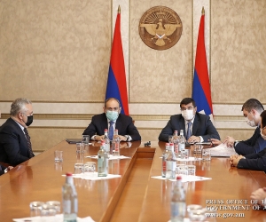 Նիկոլ Փաշինյանը և Արայիկ Հարությունյանը բանկային համակարգի ներկայացուցիչների հետ քննարկել են համագործակցության ընդլայնմանը վերաբերող հարցեր