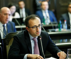 Armenian Health Minister Issues Covid-19 S.O.S. - "We Need Doctors"