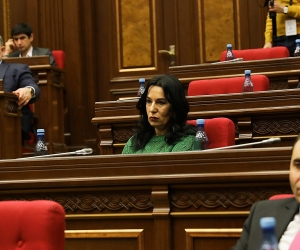 Наира Зограбян: “Правительство не имеет морального права перекладывать ответственность на граждан”