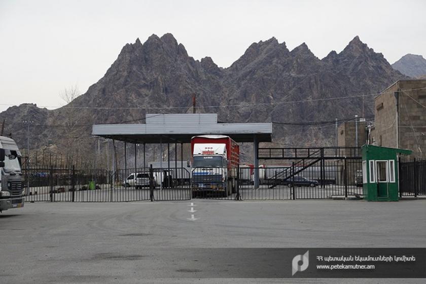 Մեղրիի մաքսային կետ-բաժինը միջազգային բեռնափոխադրում իրականացնող տրանսպորտային միջոցներով անցնում է բնականոն աշխատանքի