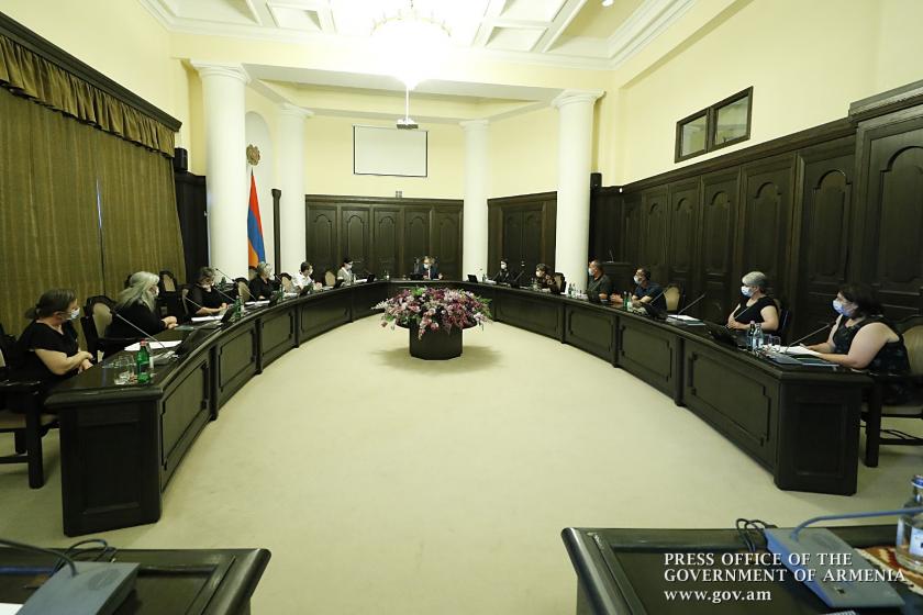 Премьер-министр и родители погибших военнослужащих обсудили работы по формированию совместной альтернативной следственной группы