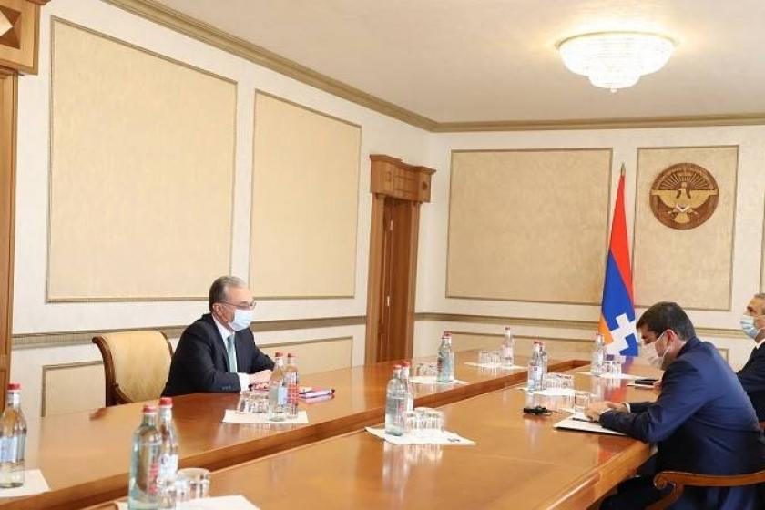 Զոհրաբ Մնացականյանը հանդիպել է Արցախի նախագահ Արայիկ Հարությունյանին