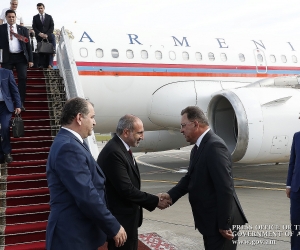 Armenian PM Nikol Pashinyan Leaves for Belarus