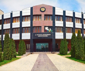 Беспилотник азербайджанских ВС нанес удар по машине МЧС
