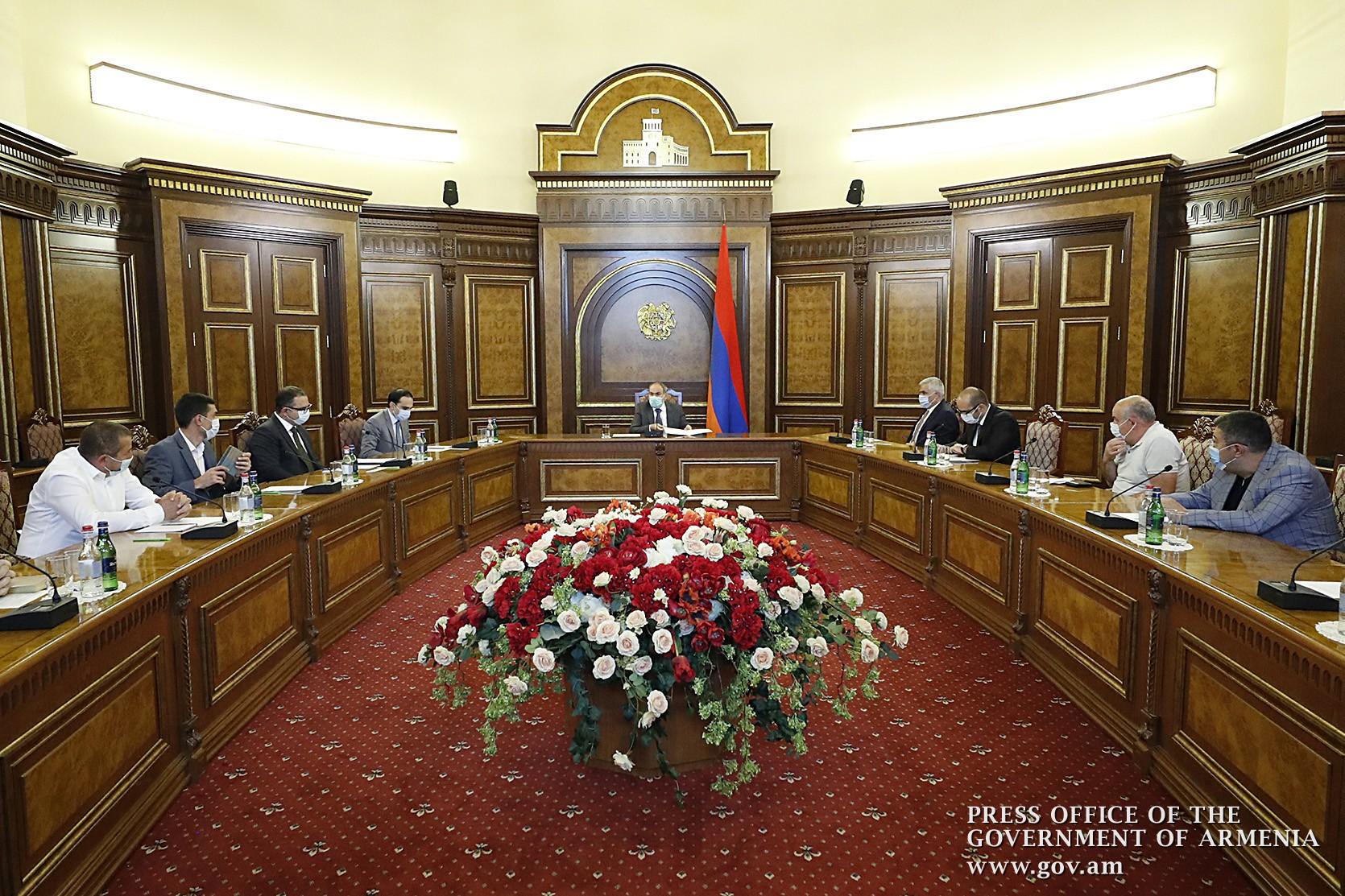 Վարչապետն ընդունել է տեքստիլի ոլորտում գործունեություն ծավալող ընկերությունների ներկայացուցիչներին