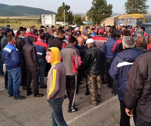 Սոթքի բնակիչներն ընդդեմ հանքարդյունահանողի․ գյուղացիները փակել են Վարդենիս-Քարվաճառ ճանապարհը