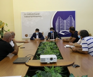 Էկոնոմիկայի նախարարի տեղակալները հանդիպել են Արմավիրի մարզի մի շարք խաղողագործներին
