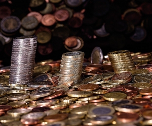 Several Armenian Economic Sectors in Crisis, Says Ameria Expert