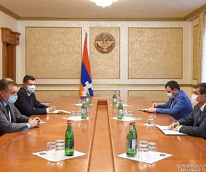 Արայիկ Հարությունյանն ընդունել է «Իզմիրլյան» հիմնադրամի պատասխանատուներին
