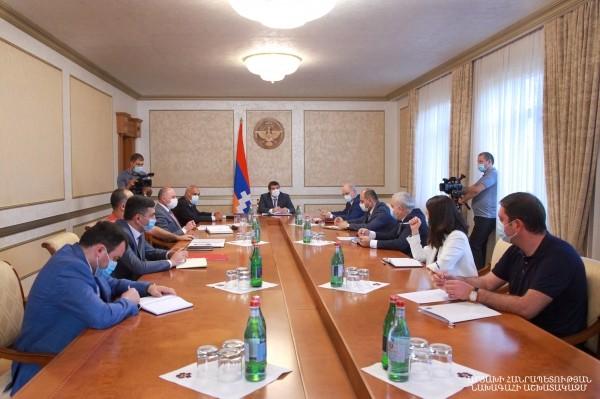 Արայիկ Հարությունյանն խորհրդակցություն է անցկացրել Արցախի ներդրումային հիմնադրամի հոգաբարձուների խորհրդի անդամների մասնակցությամբ
