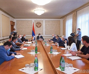 Արայիկ Հարությունյանն խորհրդակցություն է անցկացրել Արցախի ներդրումային հիմնադրամի հոգաբարձուների խորհրդի անդամների մասնակցությամբ