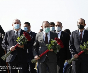 Pashinyan Honors Those Who Died for Armenia's Independence